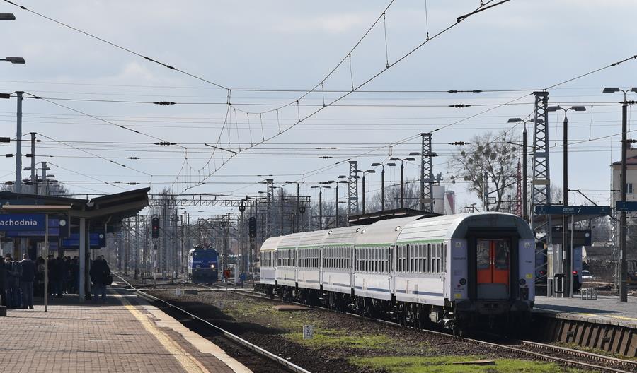 Tylko część biletów PKP Intercity na nowy rozkład jazdy jest dostępna Tylko część biletów PKP Intercity na nowy rozkład jazdy jest dostępna