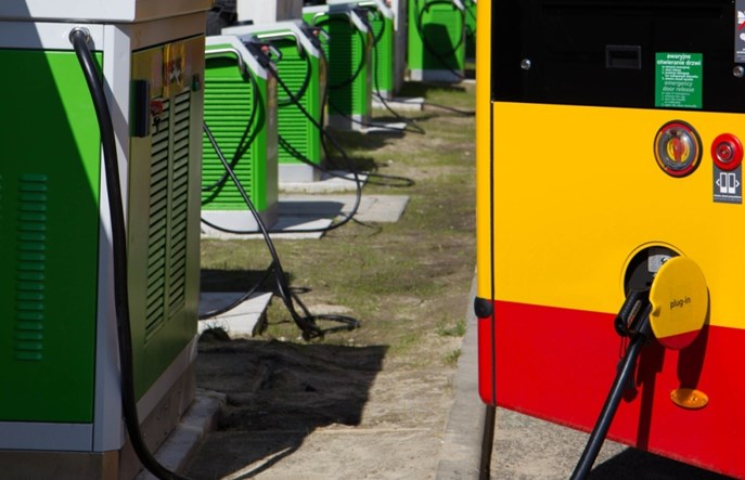 Warszawa. Umowa na 65 ładowarek dla 130 elektrobusów