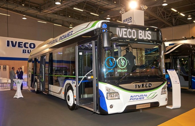 Paryż. Potężne zamówienie Iveco. Dostarczy 409 autobusów CNG