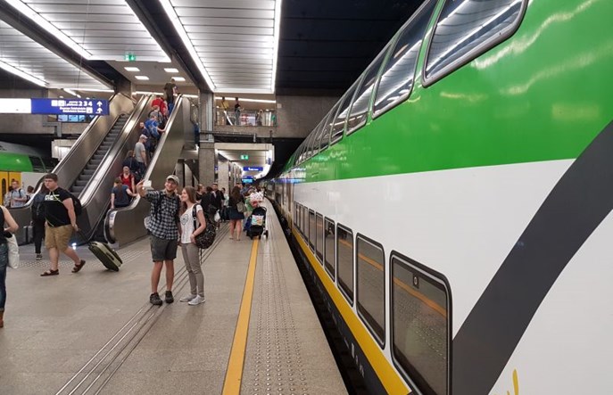 Dlaczego Ostrołęka ma tylko jeden bezpośredni pociąg do Warszawy?