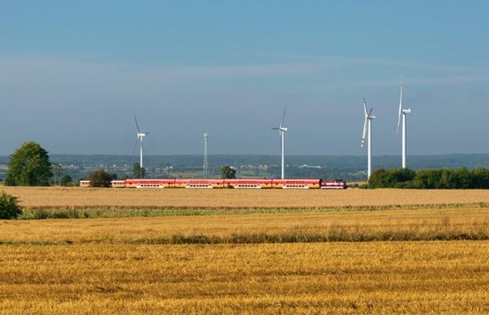 Świetny październik kolei pasażerskiej, przewozy towarów stabilnie spadają