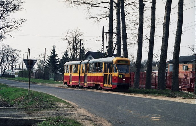 Lutomiersk nie zdejmie sieci trakcyjnej, ale ta i tak nie jest kompletna 