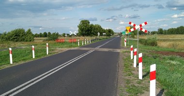 PKP PLK: Kilkanaście sytuacji zagrożenia na przejazdach dziennie