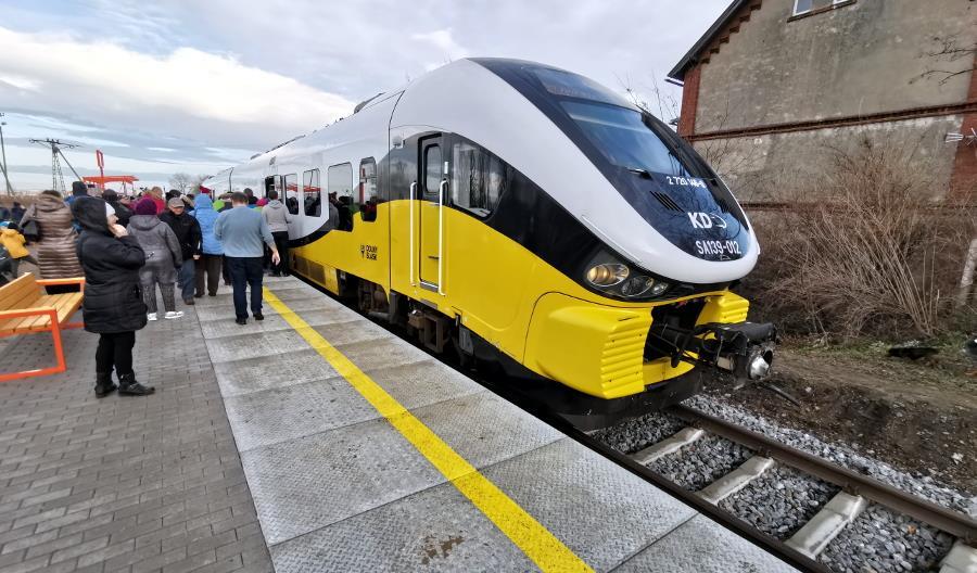 Sejm przyjął nowelizację ustawy o transporcie kolejowym. Ruszy program Kolej Plus Sejm przyjął nowelizację ustawy o transporcie kolejowym. Ruszy program Kolej Plus