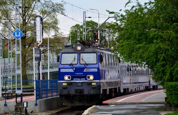 Konduktorzy PKP Intercity z nowymi terminalami mobilnymi