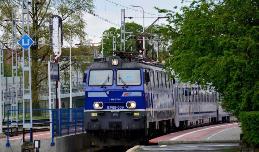 Konduktorzy PKP Intercity z nowymi terminalami mobilnymi Konduktorzy PKP Intercity z nowymi terminalami mobilnymi