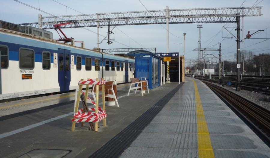 Modernizacja linii nr 7: Stacja Lublin z wiatami, bez wiaduktu w Miłocinie Modernizacja linii nr 7: Stacja Lublin z wiatami, bez wiaduktu w Miłocinie