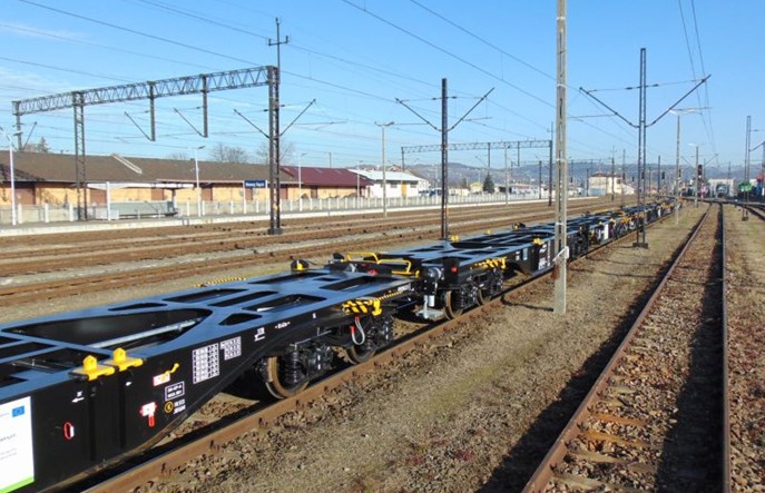 PKP Cargo odebrało pierwszą partię wagonów do przewozu kontenerów