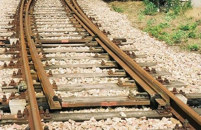 Wykolejenie w Chorzelach: Przyczyną zły stan rozjazdu