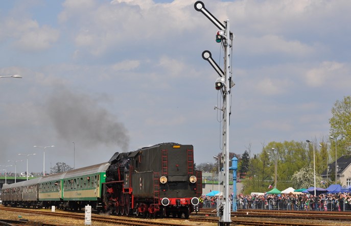 Parowozy zamiast spalinowych zespołów trakcyjnych na części kursów z Leszna