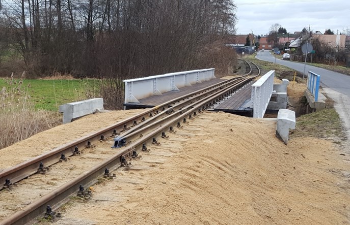Śmigielska wąskotorówka: Wyremontowany most nad Samicą dla czterech dni kursowania w roku
