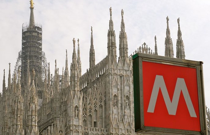Mediolan. Pustki w komunikacji miejskiej z powodu koronawirusa