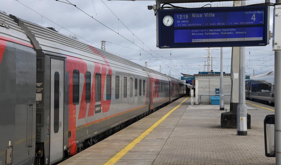 Koronawirus coraz mocniej uderza w kolej. Nie pojedzie pociąg Moskwa - Nicea Koronawirus coraz mocniej uderza w kolej. Nie pojedzie pociąg Moskwa - Nicea