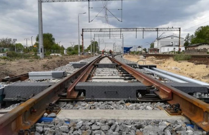 Jak postępuje modernizacja linii Poznań – Wrocław między Rawiczem a Czempiniem?