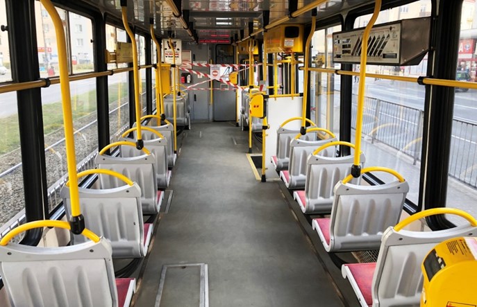 Adamczyk: Znieśmy opłaty za parkingi, korzystajmy z samochodów