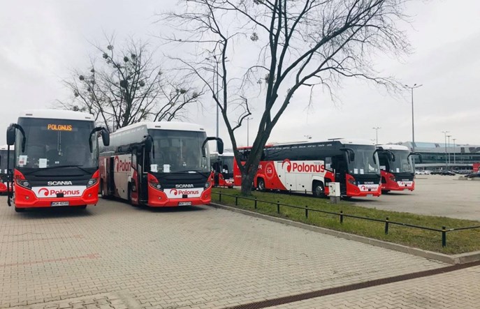 Polonus włącza się w #LOTdoDomu. Rozwiezie za darmo z Okęcia