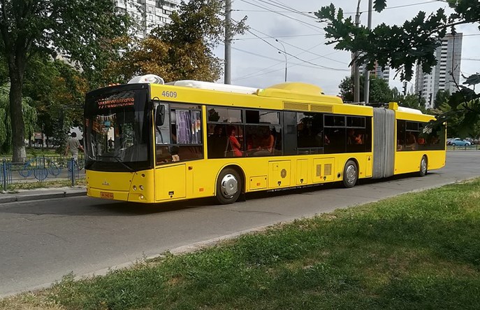 Kijów. Komunikacja miejska tylko z przepustką