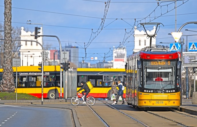 Warszawa: Brakuje kierowców. Powrót komunikacji z wakacji w etapach
