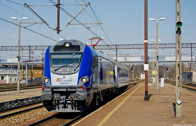 Znikoma frekwencja w pociągach PKP Intercity. Pendolino i ekspresy wstrzymane do odwołania