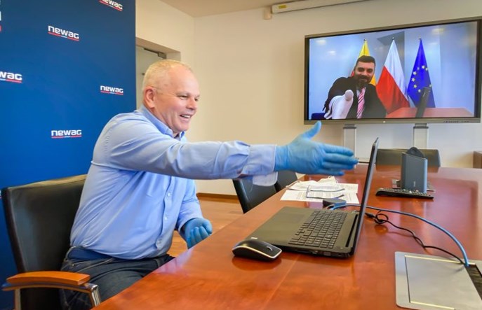 Największa umowa w historii Newagu podpisana. Elektronicznie.