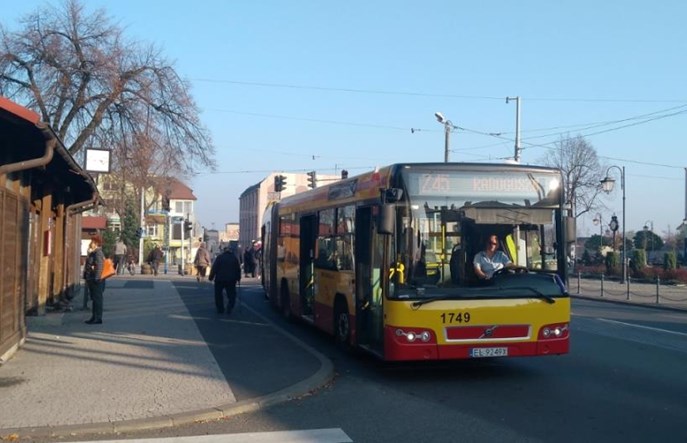 Zgierz: Do Łodzi wciąż z przesiadką przy granicy miasta