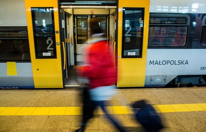 Koleje Małopolskie: Bilet miesięczny za 1 zł dla pracowników ochrony zdrowia