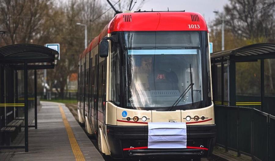 Nowe zasady bezpieczeństwa. Zasłaniaj nos i usta także w pociągu Nowe zasady bezpieczeństwa. Zasłaniaj nos i usta także w pociągu
