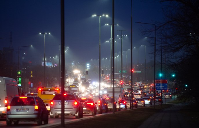 Warszawa zapowiada oszczędności na oświetleniu. Nie wygaszenie, tylko modernizacja