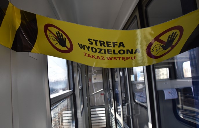 Decyzje o uruchamianiu pociągów PKP IC podczas majówki i później podejmowane „na bieżąco”