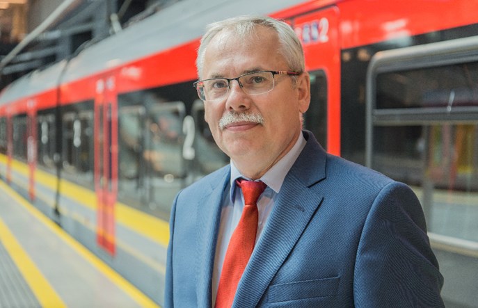 Walka z pandemią COVID-19 i wpływ, jaki wywiera ona na przewoźników kolejowych