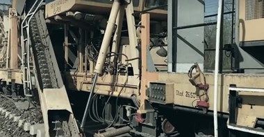 PKP PLK. Tak pracuje oczyszczarka tłucznia