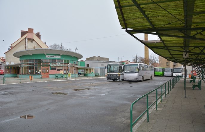 Transport autokarowy w zapaści. Przewoźnikom brakuje kierowców, nowego taboru i środków