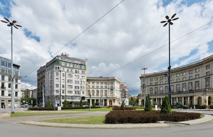 Warszawa: Plac Zbawiciela plenerową kawiarnią? Ratusz nie mówi nie