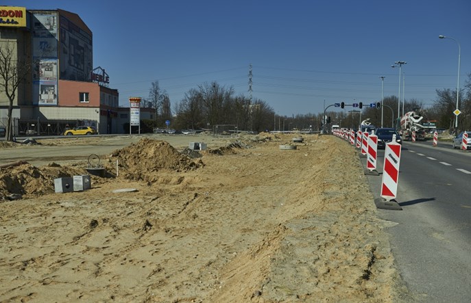 Łódź: Al. Śmigłego-Rydza blisko półmetku. Z rocznym opóźnieniem