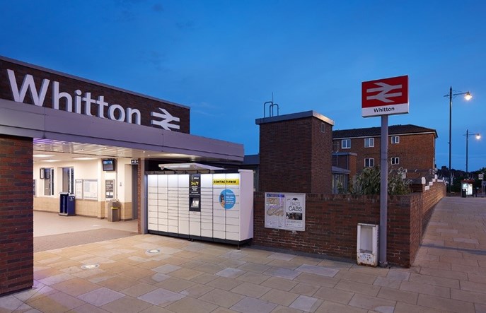 Na dworcach kolejowych South Western Railway pojawią się paczkomaty