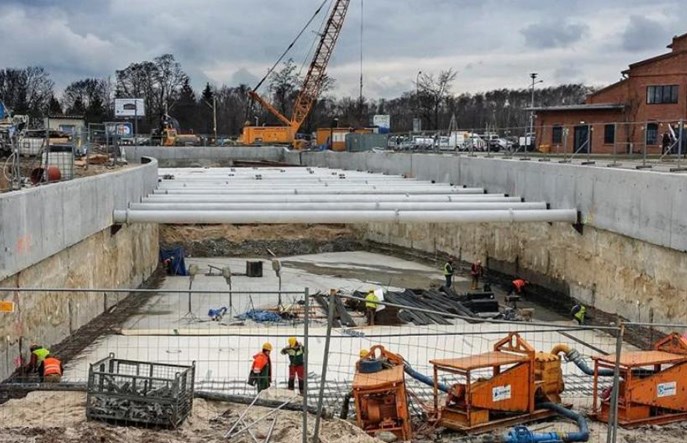 Trzy bezkolizyjne skrzyżowania na linii 2 w Warszawie powstaną później