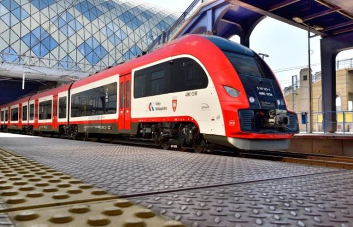 Wielkopolska przesuwa termin dostawy pociągów z Pesy dzięki Tarczy Antykryzysowej