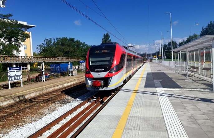 Łódź: Gotowy pierwszy peron na Żabieńcu 