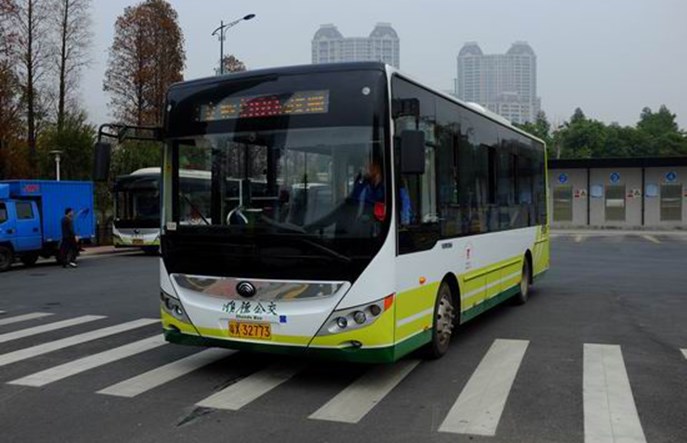 Bobowa z chińskim elektrobusem, Gręboszów – z Solarisem