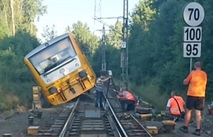 Kolejny wypadek w Czechach. Wykoleił się pociąg osobowy