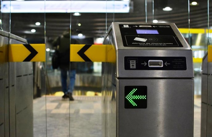 ZTM Warszawa dostosuje bramki na II linii metra do biletów z kodem QR