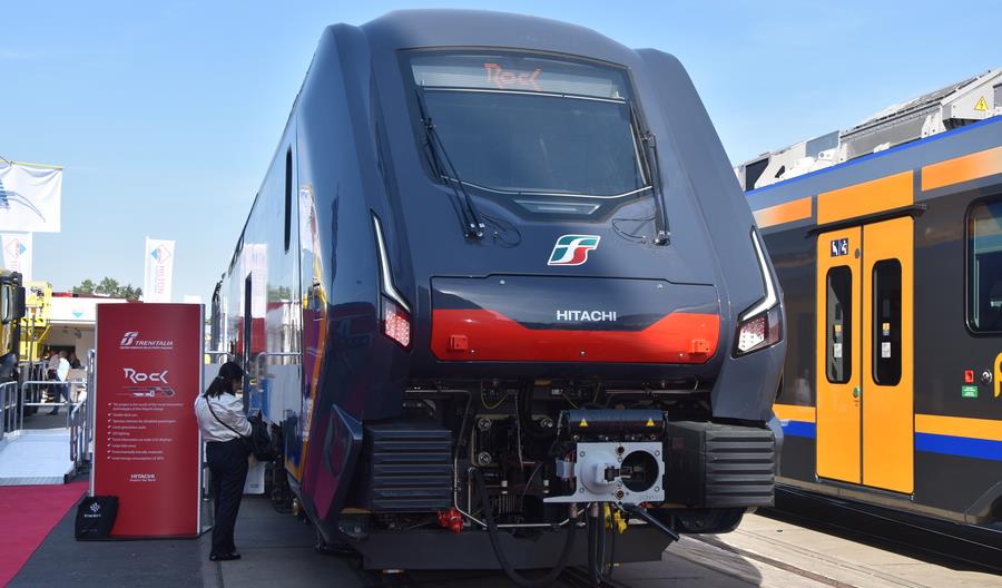 Trenitalia kupi 135 zespołów trakcyjnych z napędem elektryczno-spalinowo-bateryjnym