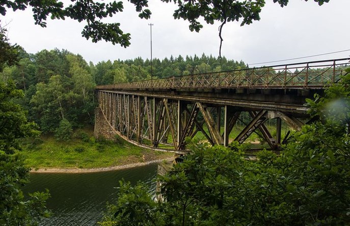 Wiceminister kultury potwierdza zamiar wysadzenia… części mostu w Pilchowicach