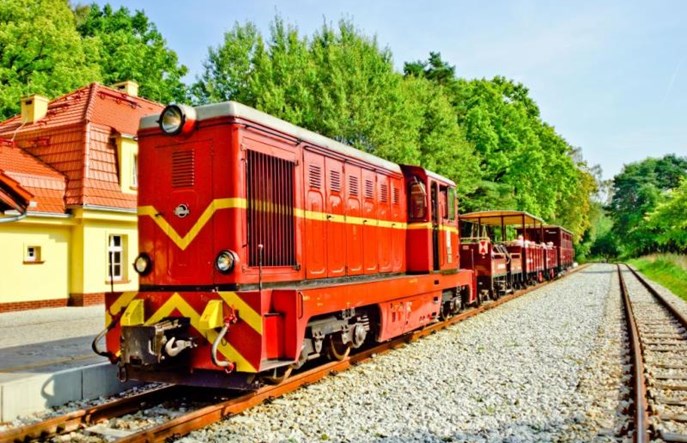 Pocztówka z wakacji Polregio – TOP 7 wąskotorówek, do których można dotrzeć pociągami