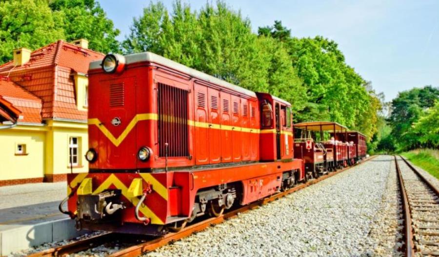 Pocztówka z wakacji Polregio – TOP 7 wąskotorówek, do których można dotrzeć pociągami Pocztówka z wakacji Polregio – TOP 7 wąskotorówek, do których można dotrzeć pociągami