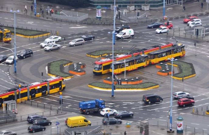Przejścia przy rondzie Dmowskiego w Warszawie na pewno nie w tym roku