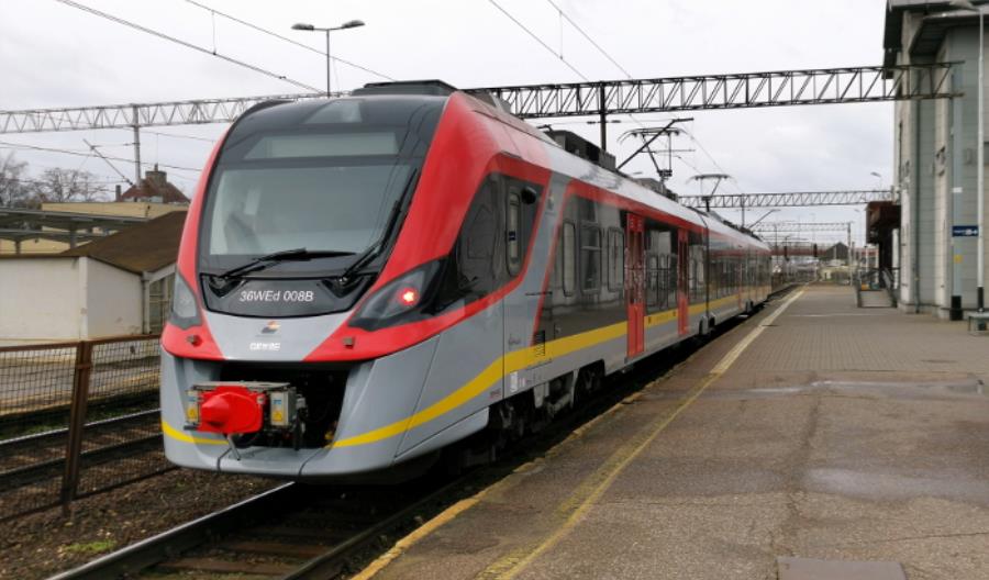 Łódzkie: Hybrydy ŁKA do Opoczna. Elektryfikacja dopiero ok. 2030 r. Łódzkie: Hybrydy ŁKA do Opoczna. Elektryfikacja dopiero ok. 2030 r.