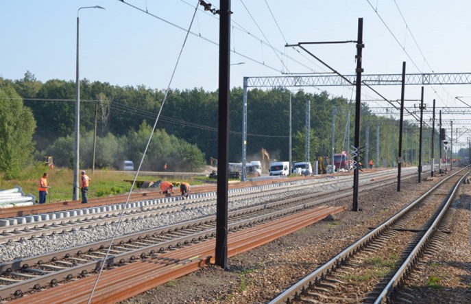 Kto opracuje plany dla prędkości 250 km/h na CMK?