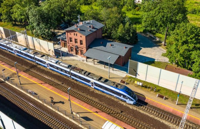 PKP PLK: Coraz więcej ekranów akustycznych. Czy jest alternatywa?