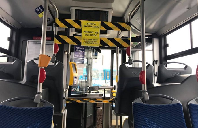 Największe miasta w Polsce w czerwonej strefie. Co z komunikacją miejską?